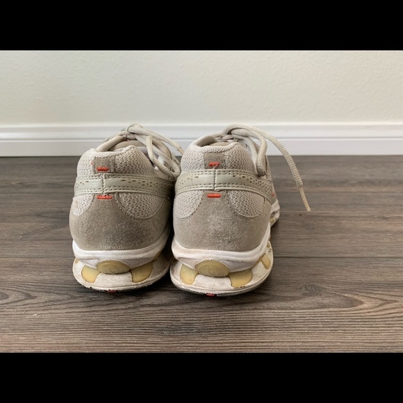 New balance shoes - Picture 4 of 10